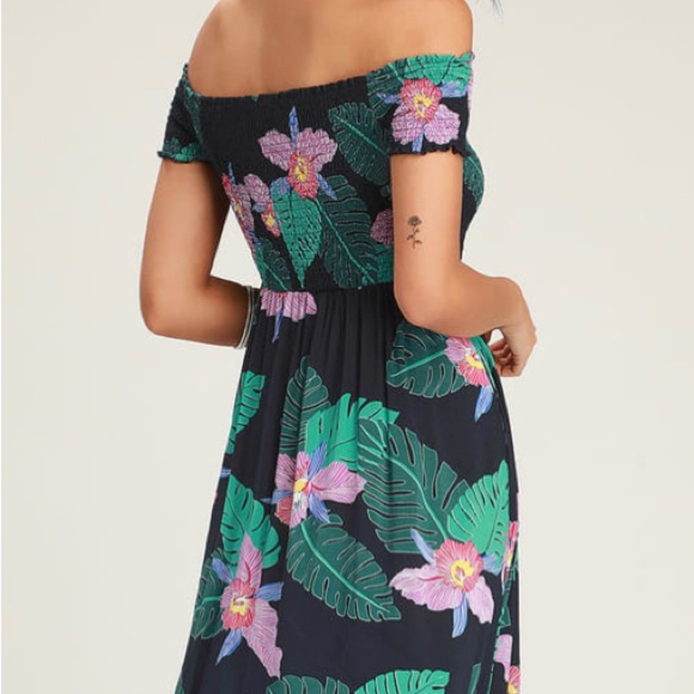 Lulu’s tropical print Dress - Picture 2 of 5